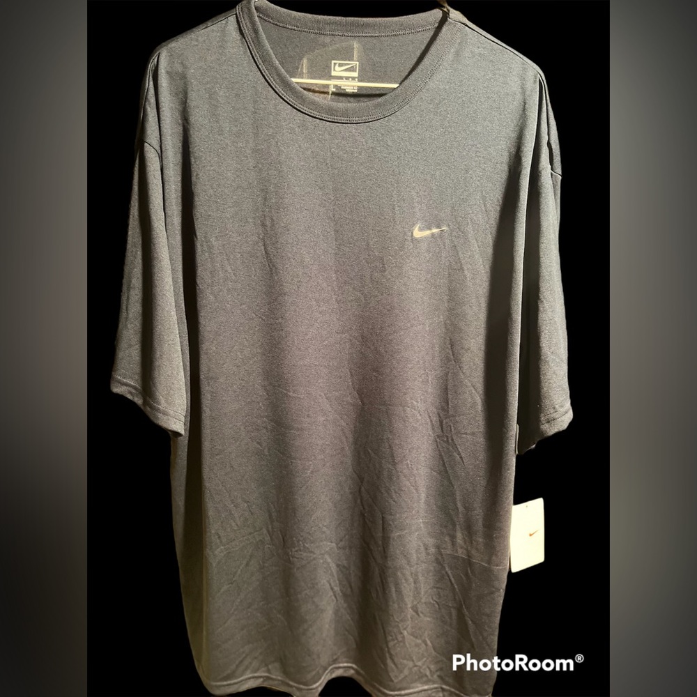 NIKE T SHIRT size XL NEW WITH TAGS black